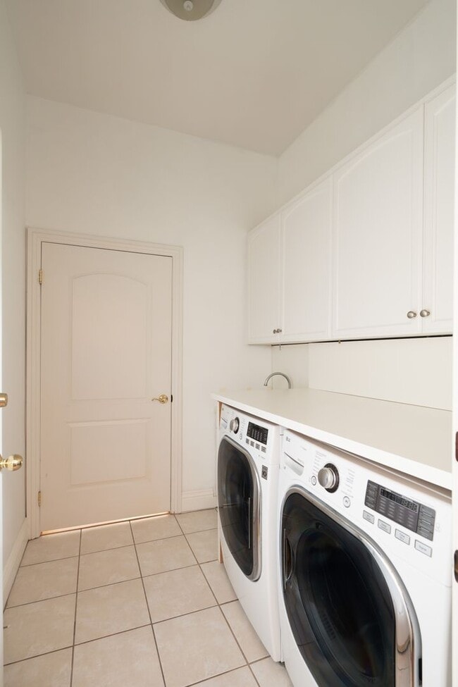 Building Photo - 8240 Sheffield Rd