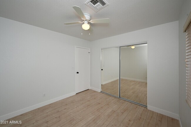 Building Photo - 7301 W Canterbury Dr