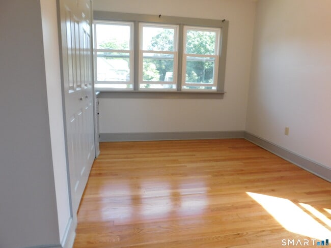 Building Photo - 264 Broad St