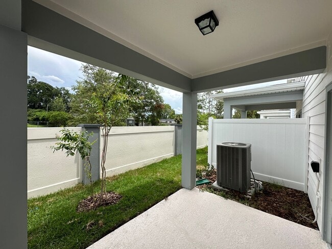 Building Photo - 3 Bedroom, 2.5 Bath Town Home with 1 Car Garage in Grayson Square!