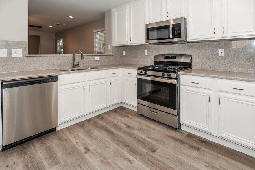 Building Photo - 65 Dutch Colony Ave