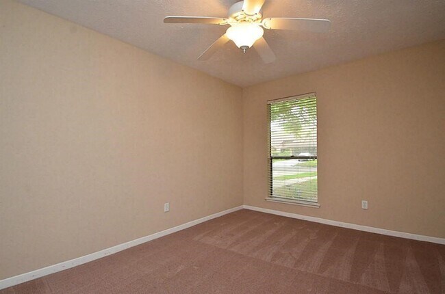 Building Photo - 3130 Frontier Dr