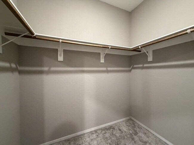 Building Photo - GATED 3 BED 3 BATH 2 CAR GARAGE TOWNHOUSE W/ BED AND BATH DOWNSTAIRS + LOFT & YARD. COMMUNITY FEA...