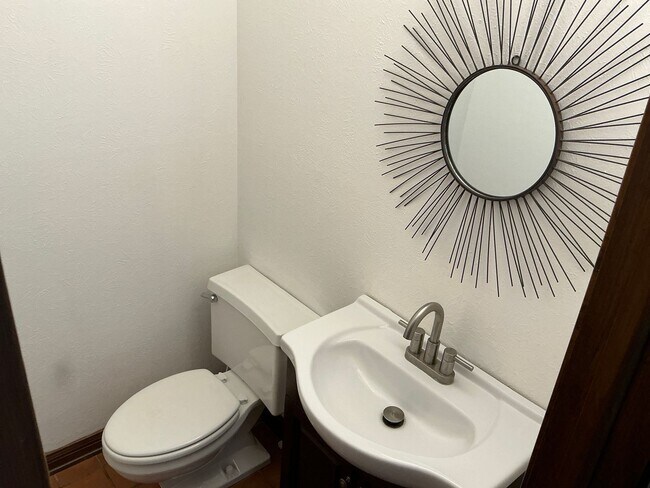 Building Photo - Spacious 3/2.5 Home with Office+Den Neighb...