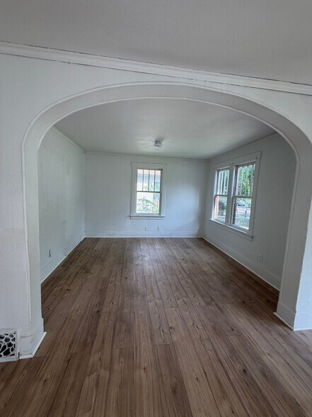 Building Photo - 1116 SW 18th St