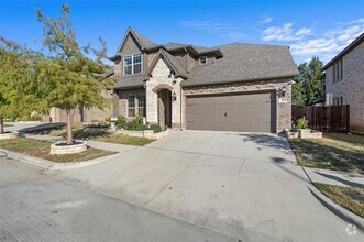 Building Photo - 1009 Jamal Dr