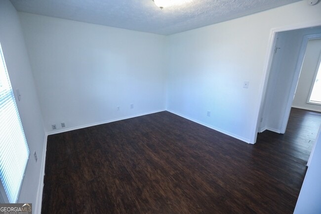 Building Photo - 1967 Singer Way