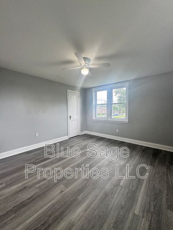 Building Photo - 398 Westmont Dr