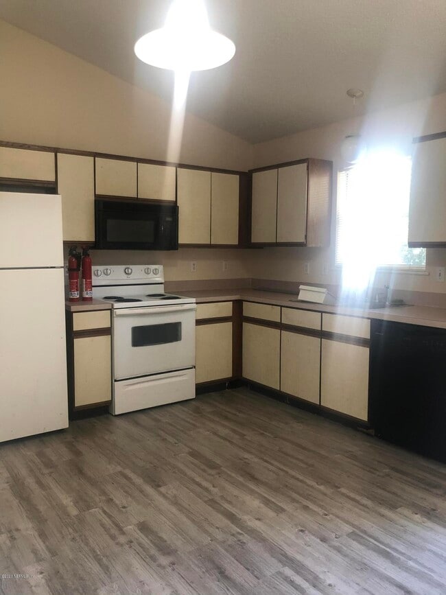 Building Photo - 141 Jasmine St