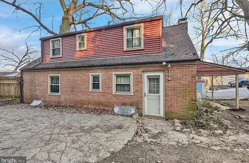 Building Photo - 212 Laurel Ave