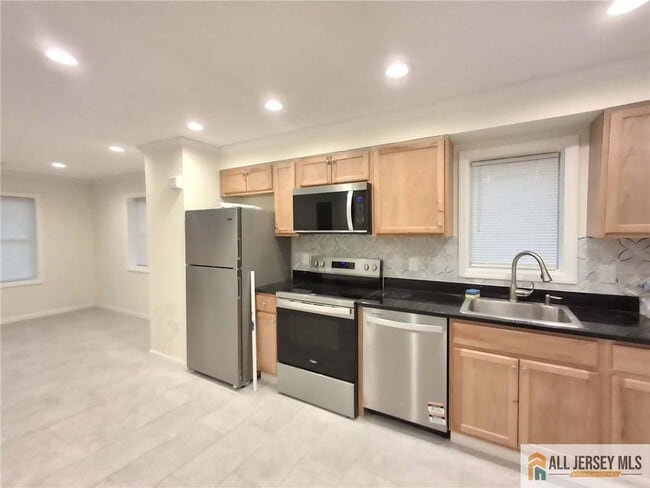 Building Photo - 49 Hillside Ave