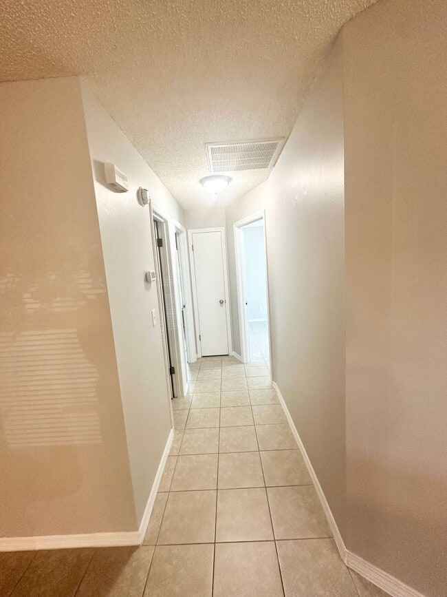 Building Photo - Charming 2-Bedroom Townhome with Bonus Roo...