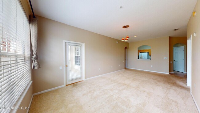 Building Photo - 7990 Baymeadows Cir E
