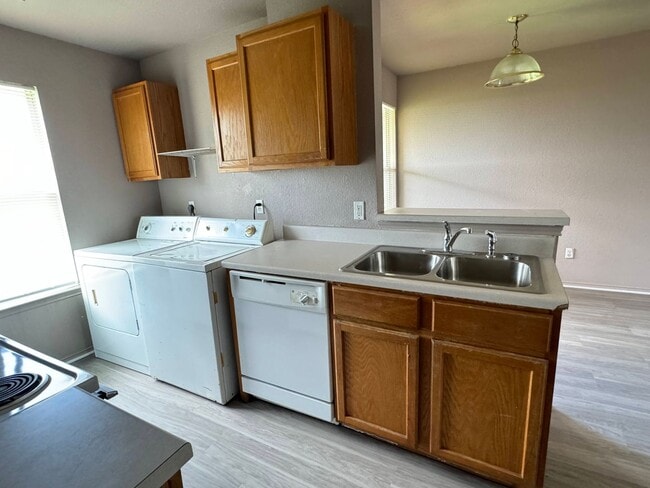 Building Photo - 5702 Greengate Dr
