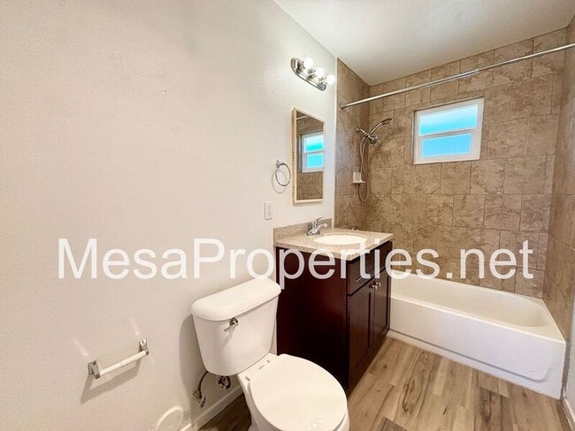 Building Photo - 1210 Oasis Dr