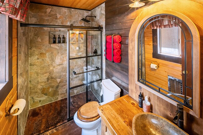 Building Photo - Charming 2 Bedroom Home in Erwin Lake