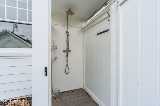 Building Photo - 112 Sylvania Ave