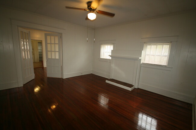 Building Photo - Adorable Bungalow Home in Old West Durham ...