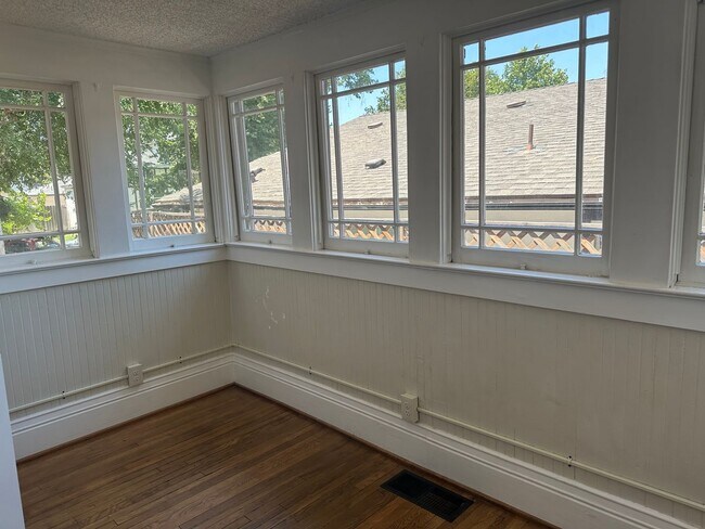 Building Photo - 134 N College Ave