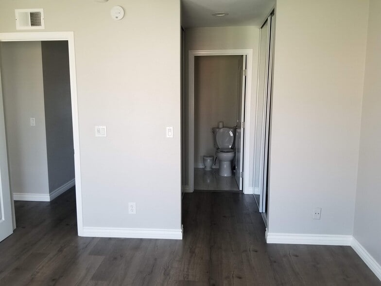 Master hallway & closets - 3028 W Cheryllyn Ln