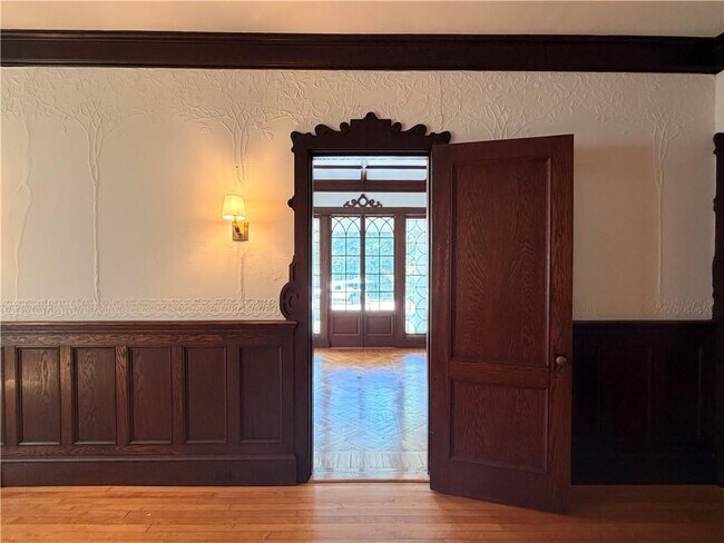 Building Photo - 412 Bellevue Ave