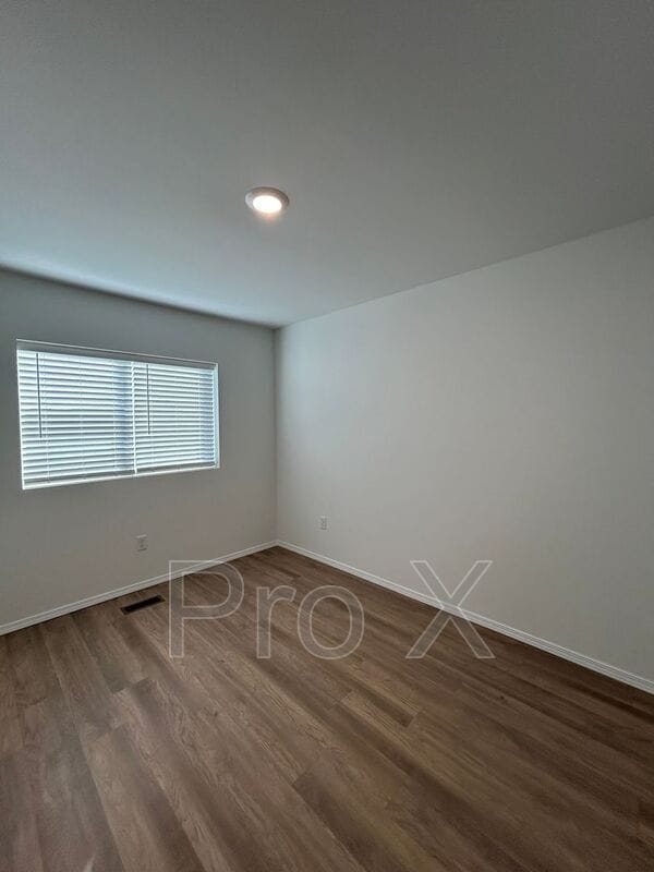 Building Photo - 2802 W Mockingbird Ln