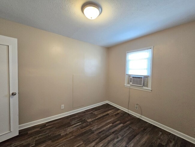 Building Photo - Charming 3 Bedrooms, 2 Full Bathroom Home!...