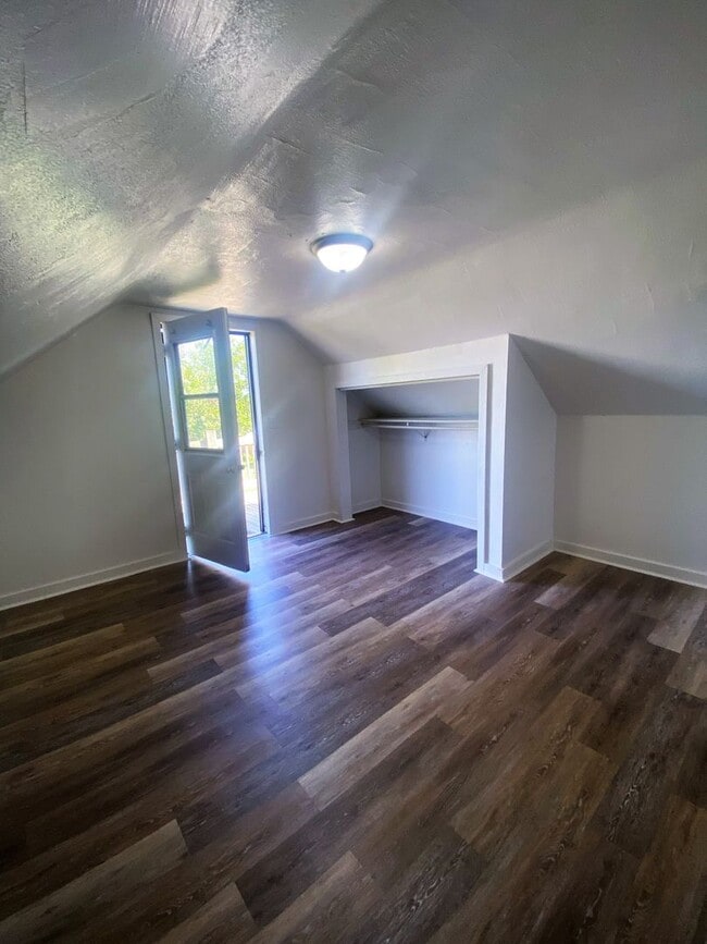 Building Photo - Chatham