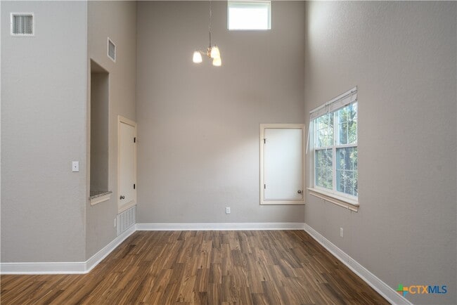 Building Photo - 3067 View Ridge Dr