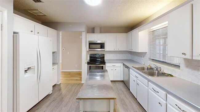 Building Photo - 8625 SW 94th St