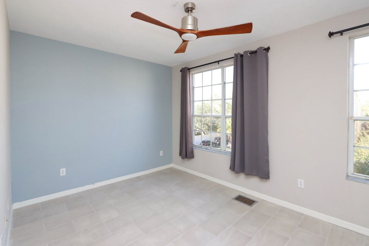 Building Photo - 3167 Bayshore Oaks Dr