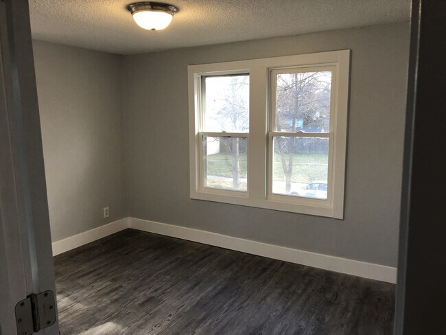 Building Photo - Emerson