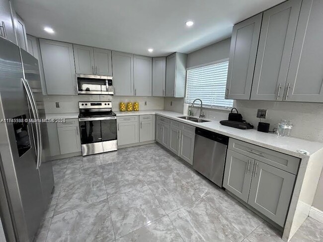 Building Photo - 2101 Bayberry Dr