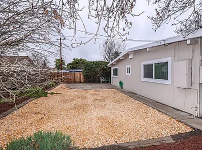Building Photo - Beautiful Single Story 3bd House Recently ...