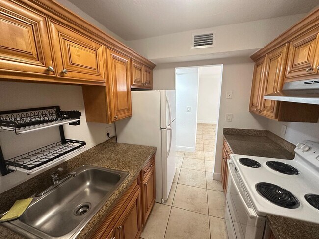 Building Photo - 7215 SW 94th Pl