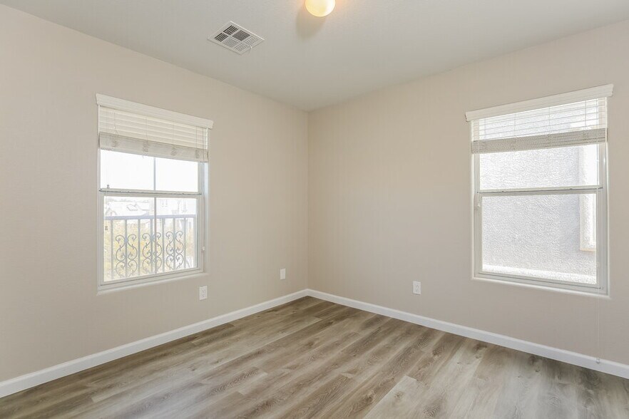 Building Photo - 4786 Cortina Rancho St