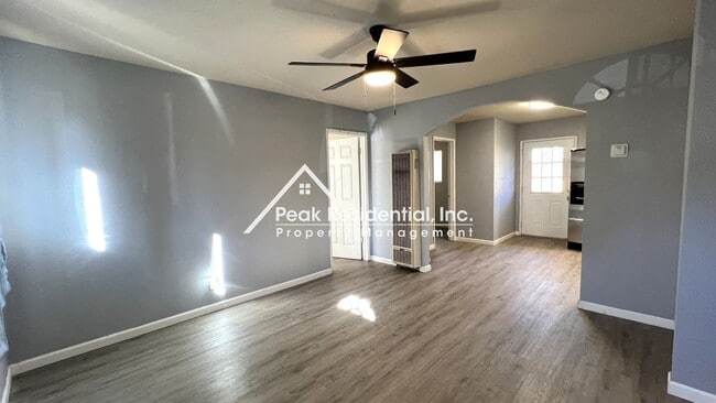 Building Photo - Carmichael 2bd/1ba Duplex near Manzanita & Auburn Blvd