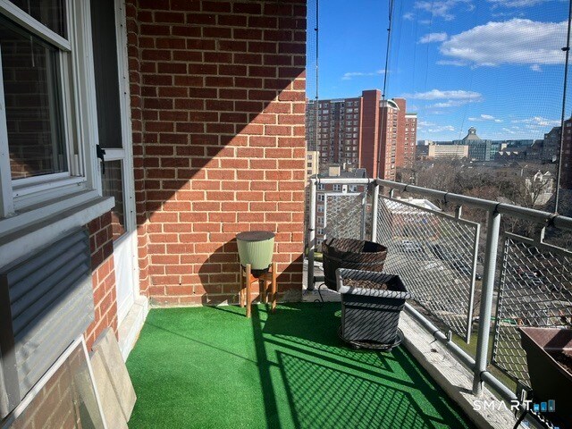 Building Photo - 444 Bedford St