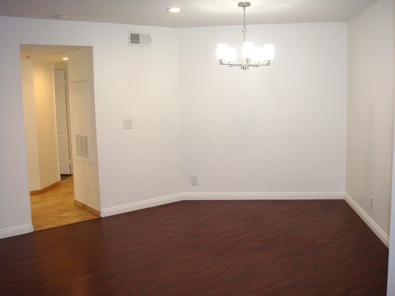 Dining Area - 5837 Oak Bend Ln