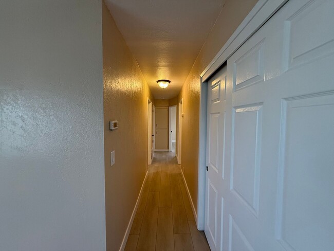 Building Photo - 3 bedroom single story in Manteca!