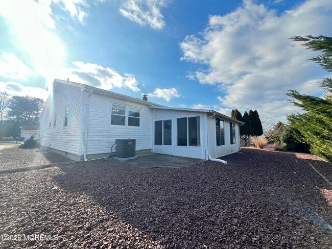 Building Photo - 9 Westport Dr