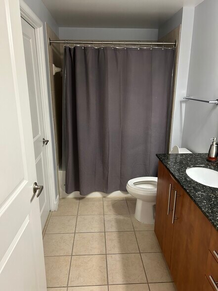 Building Photo - 1021 N Garfield St