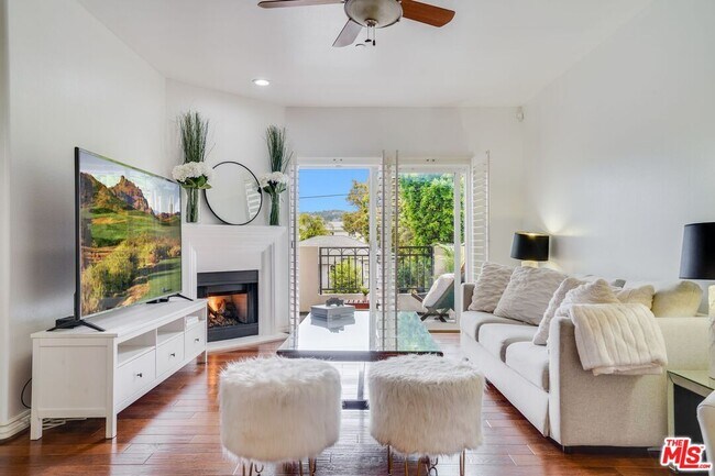 Primary Photo - 12449 Kling St