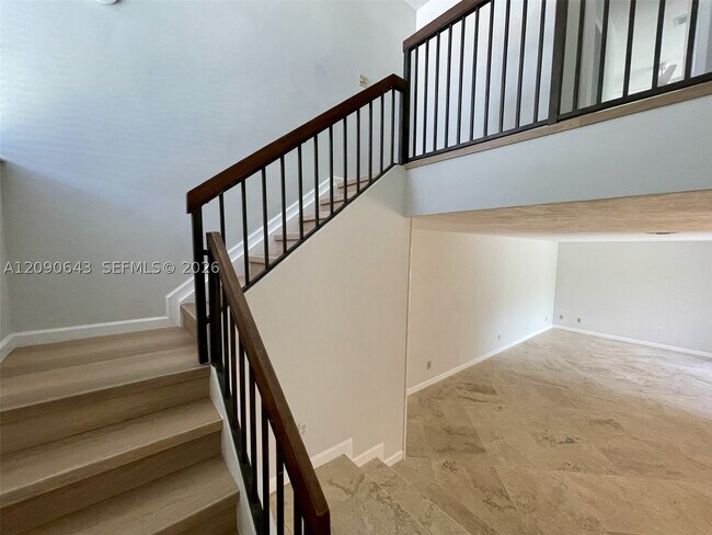 Building Photo - 2160 Bayberry Dr