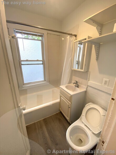 Building Photo - 150 Fifth St Unit #1