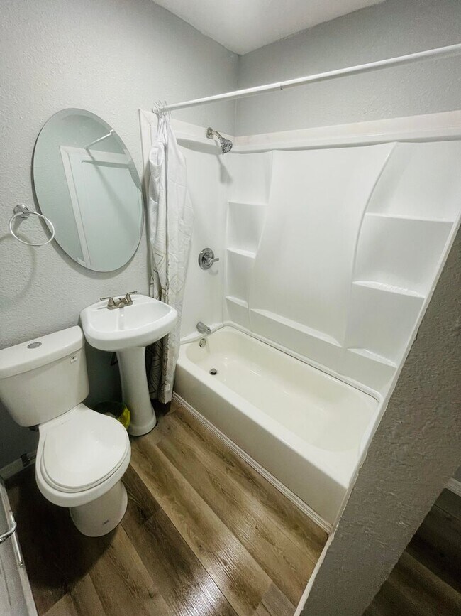 Building Photo - 2117 Mitchell Ct