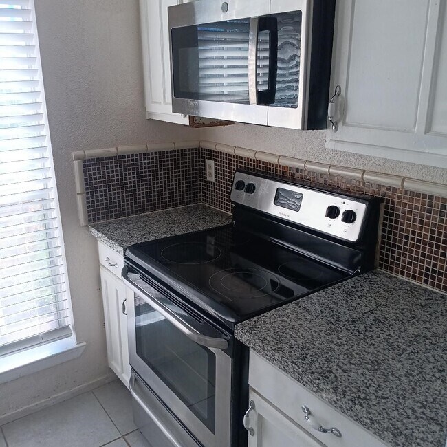 Building Photo - 9610 Wellsworth Dr