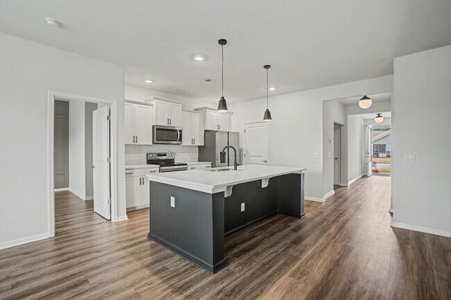 Building Photo - 3 BED | 2 BATH | TWO CAR GARAGE | SAVANNAH QUARTERS | AVAILABLE NOW