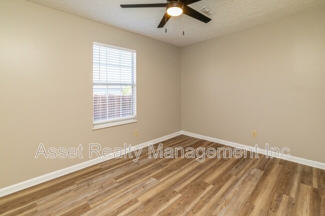 Building Photo - 4405 Greenfern Way