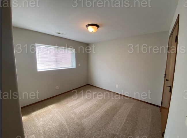Building Photo - $1575 - 4 bedroom/ 2 bathroom - Gorgeous newly remodeled townhome!